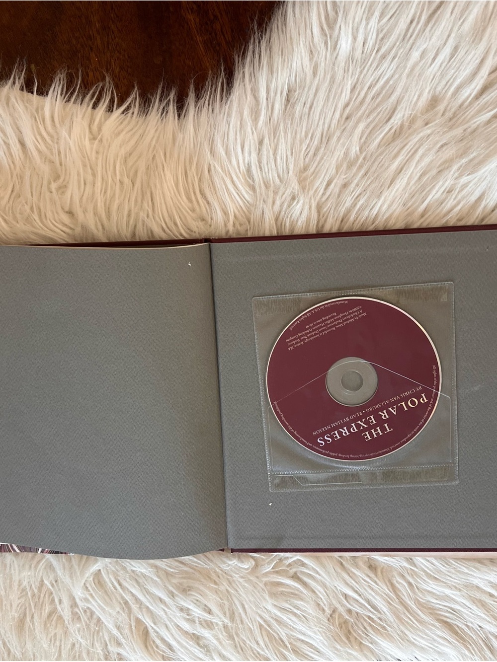 The Polar Express Hardcover 25th anniversary edition - Picture 3 of 11